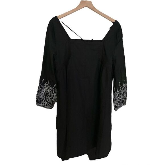 NWT Francesca’s Miami Women’s Embroidered Mini Dress in Black‎ Size Medium - Picture 2 of 7